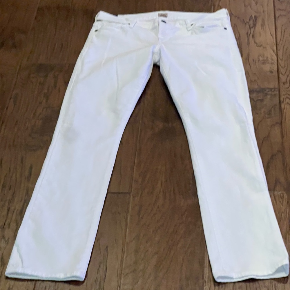 CITIZENS of HUMANITY….Ava Low Rise Straight Leg Jeans…Washed/Never Worn